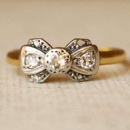 Vintage Zirconia Tie Gold Ring