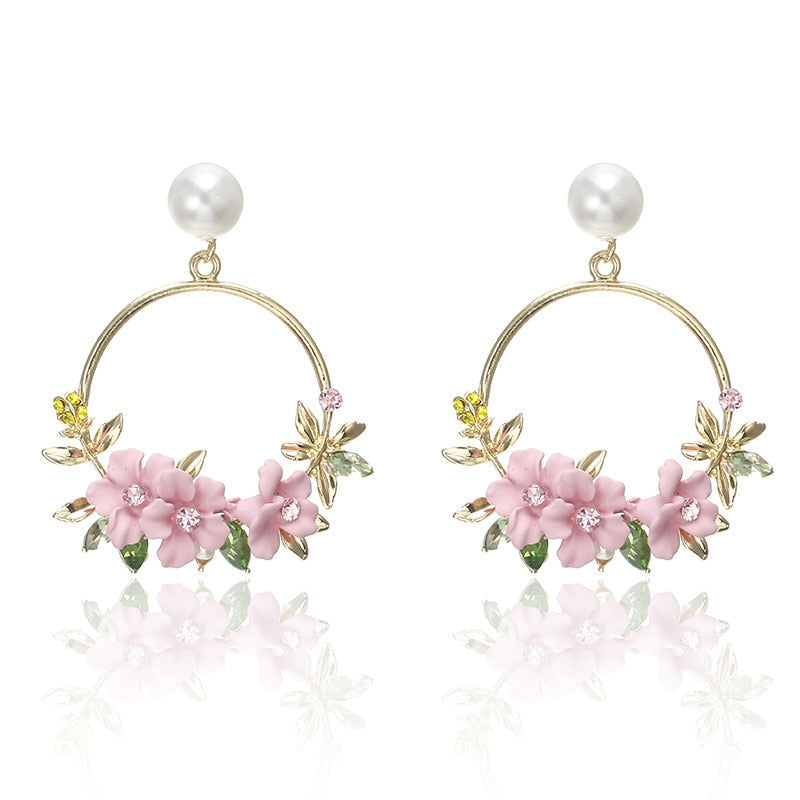 Flower and Pearl Earrings in Gold