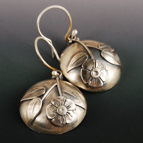 Vintage Rounded Flower Silver Earrings