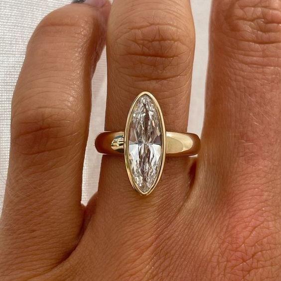 Vintage Oval Glass Gold Ring