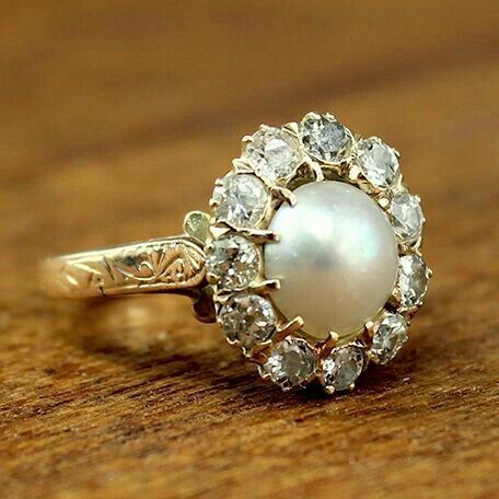 Vintage Bright Pearl Gold Ring