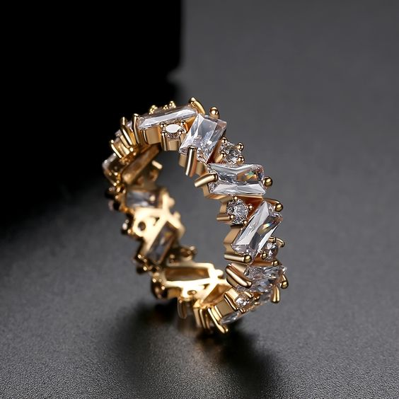 Vintage Crystal Form Gold Ring