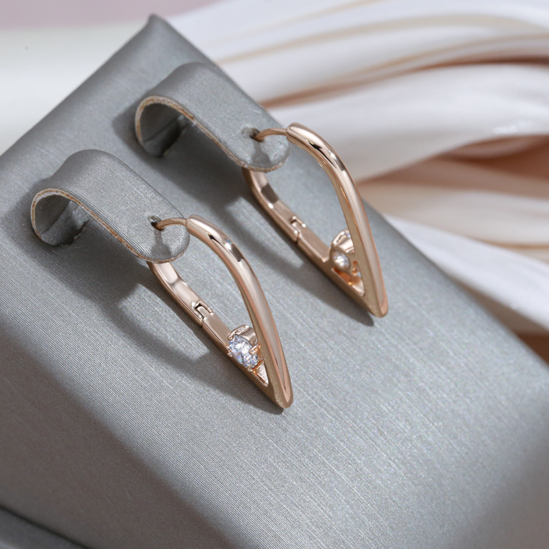 Elegant Gold Pointed Earrings