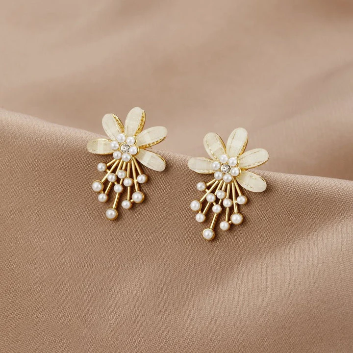 Elegant Daisy Pearl Earrings