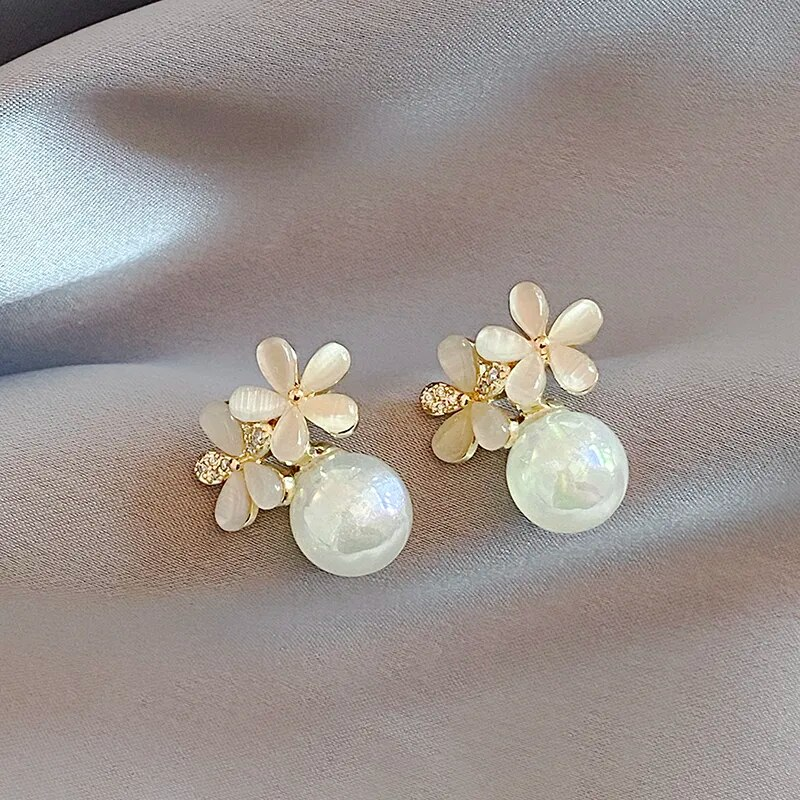 Elegant Daisy Pearl Earrings