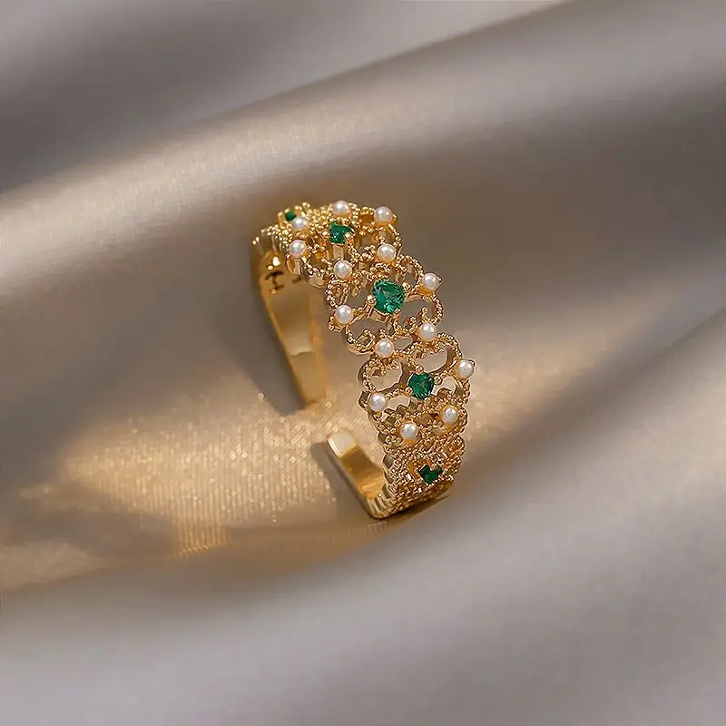 Elegant Pearl Green Crystal Ring