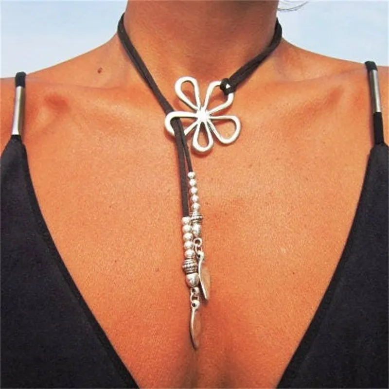 Vintage Silver Flower Necklace