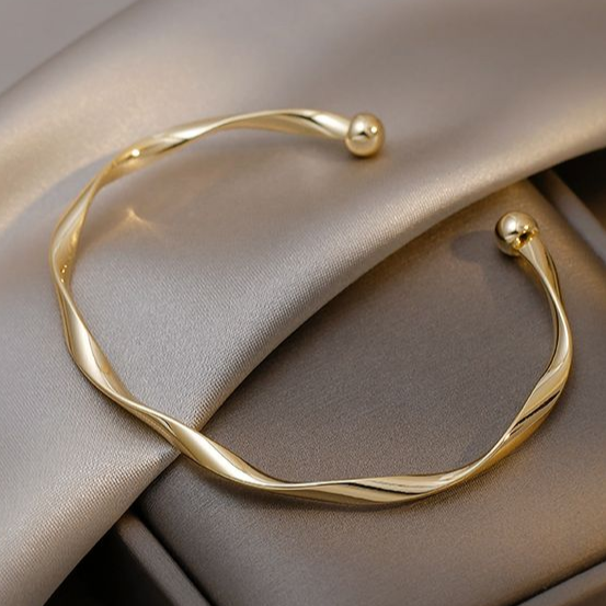 Elegant Golden Bracelet