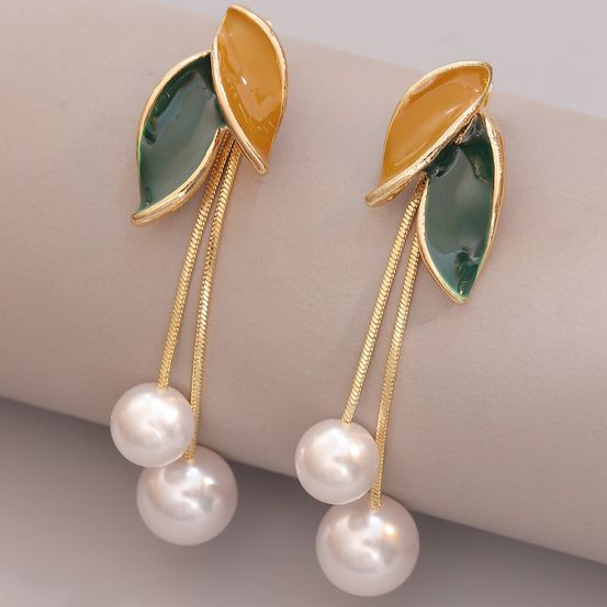 Elegant Dangling Pearl Leaf Earrings