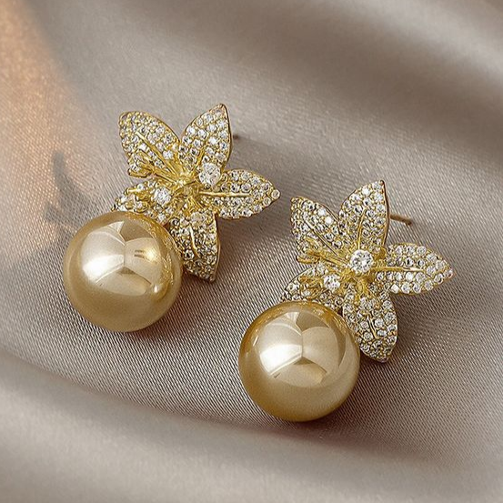 Elegant Daisy Pearl Earrings