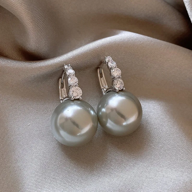 Elegant Precious Zirconia Pearl Earrings