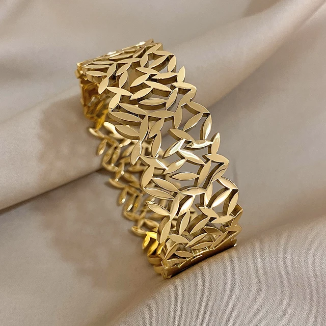 Elegant Golden Hollow Ring