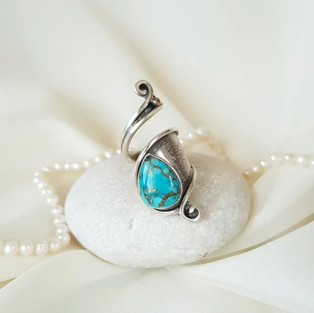 Vintage Blue Stone Spiral Ring