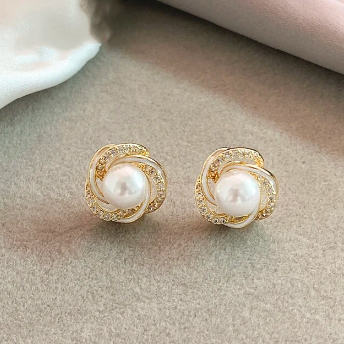 Elegant Golden Zirconia Spiral Pearl Earrings