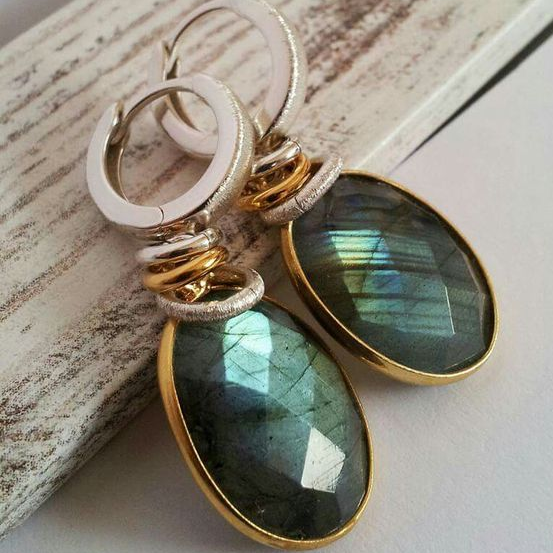 Vintage Green STone Gold Earrings