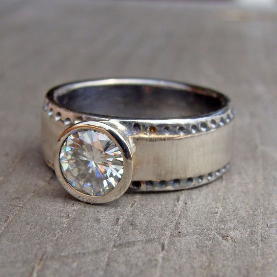 Vintage Inlaid White Glass Silver Ring