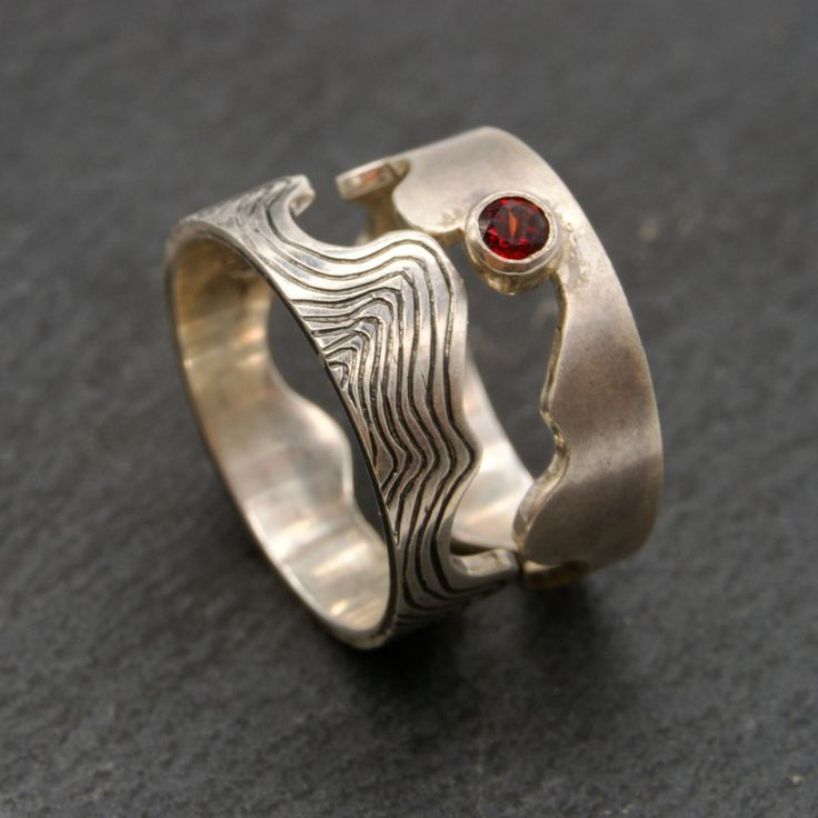 Vintage Hollow Wavy Red Zirconia Ring