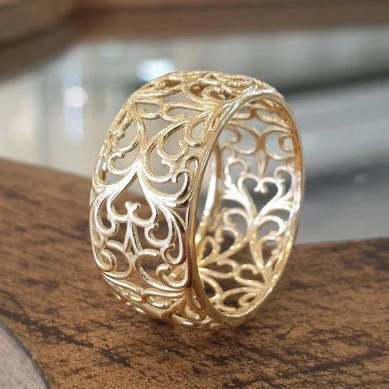 Vintage Golden Hollow Ivy Ring