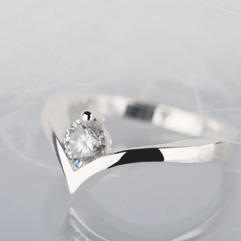 Vintage Pointed Silver Zirconia Ring