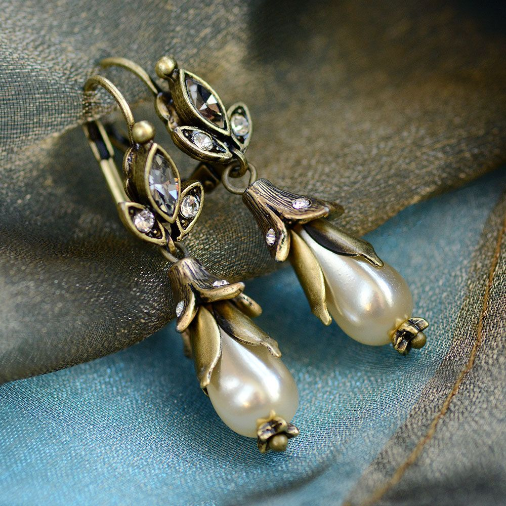 Vintage Pearl Dangling Floral Earrings